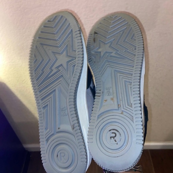 Size 8.5 bapestas no stars. Goes for 420+ on goat app. Bought on goat with proof - Picture 7 of 8